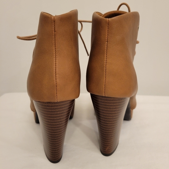 Soda faux leather lace up ankle boot w/ 4" heel size 7 - Picture 4 of 5